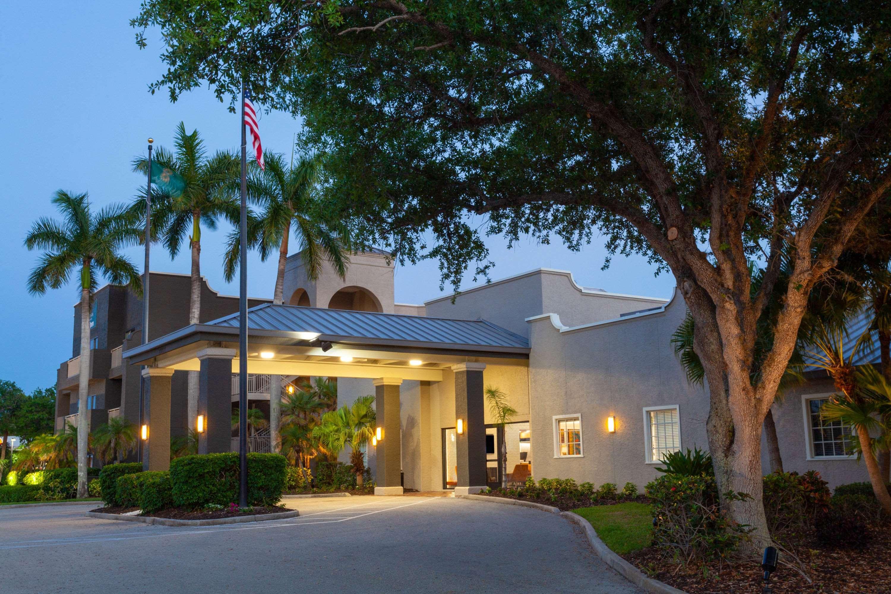 La Quinta By Wyndham Ft. Myers - Sanibel Gateway Hotell Fort Myers Eksteriør bilde